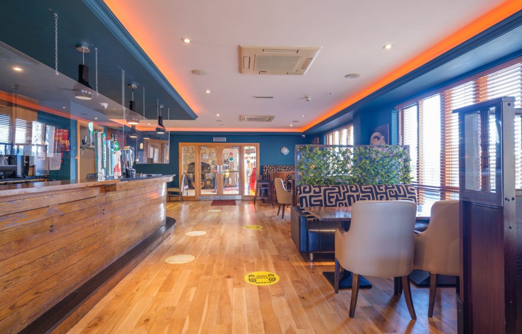 Places to Eat Carrick on Shannon - Cryan's Regatta Bar